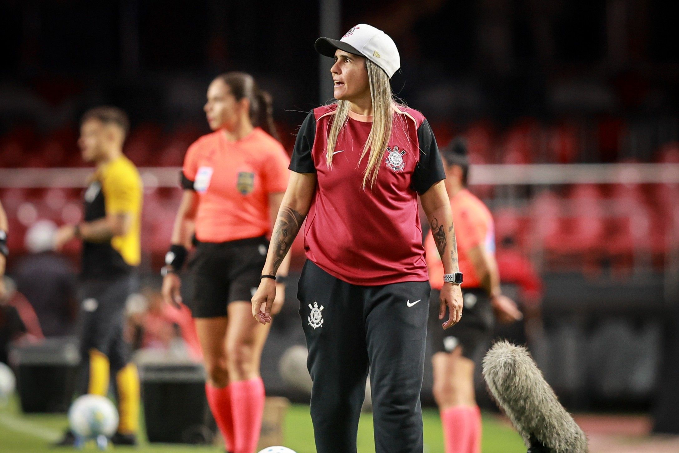 Treinadora do Corinthians Feminino desabafa sobre momento do clube: 'Por que comigo?'