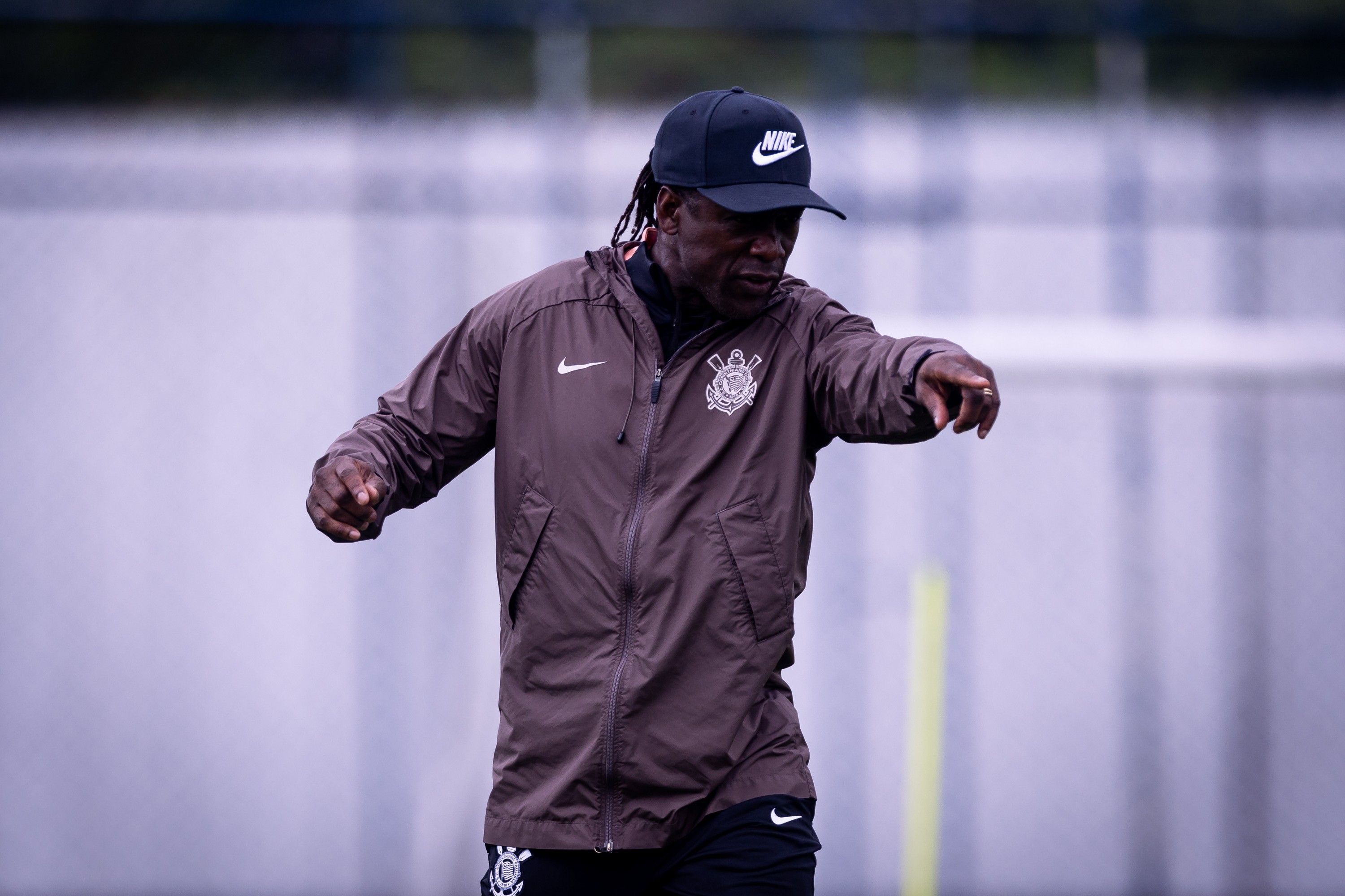Seedorf aposta em positividade para mudar clima no Corinthians; entenda