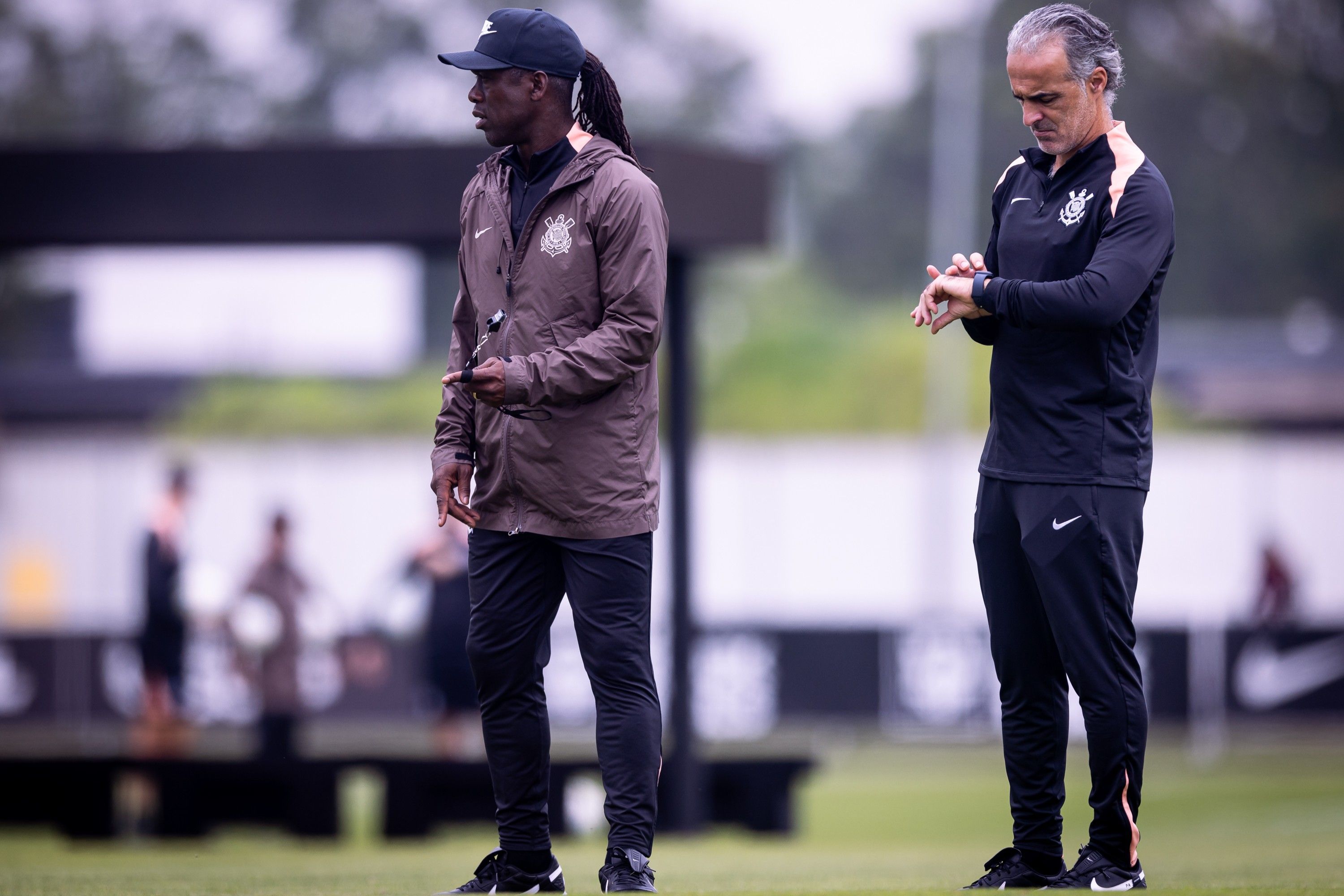 Corinthians regulariza Seedorf no BID e terá treinador contra o Vasco