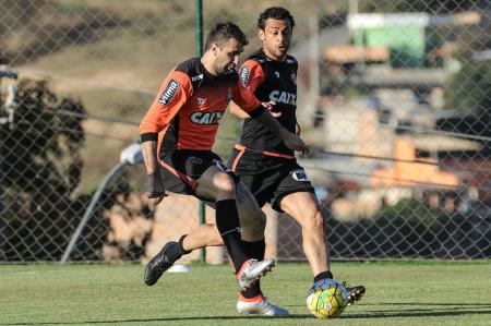Lucas Pratto e Fred em treino no CT do Atlético em 2016