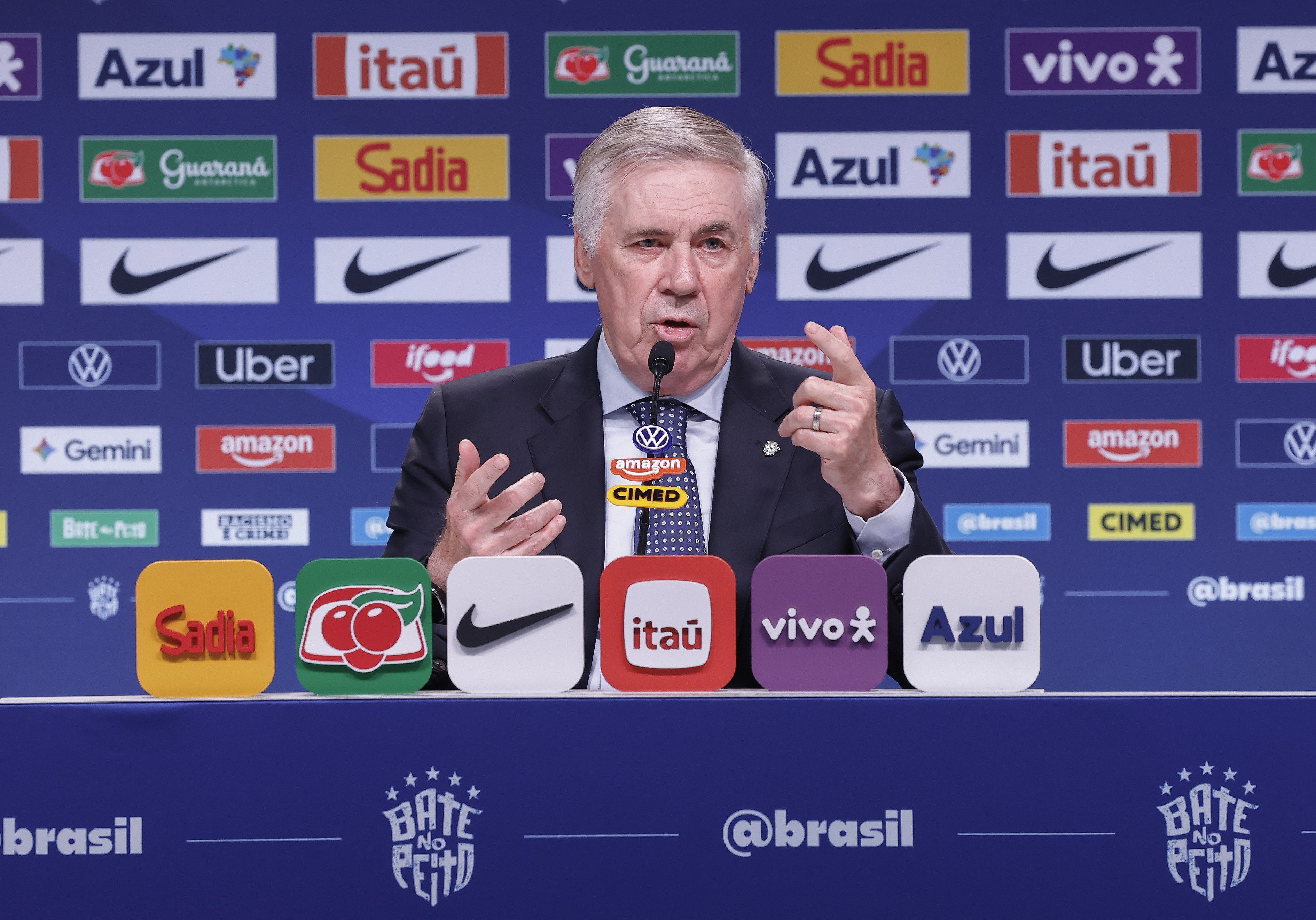 Jogos contra europeus, testes e 'espinha dorsal': como Ancelotti projeta a Seleção em 2027