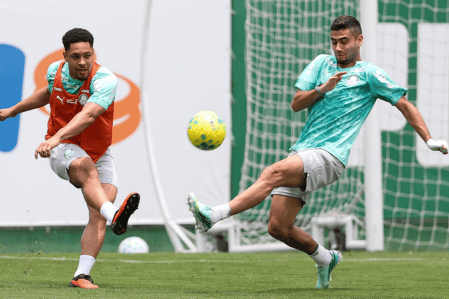 Vitor Roque e Andreas Palmeiras no treino deste sábado (31)