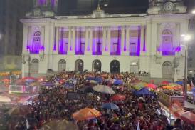 eleitores comemoram