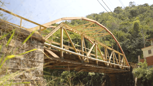 Roteiro pelo interior mineiro apresenta a história do Rio Chopotó, um antigo projeto ferroviário e duas cachoeiras cercadas pela natureza da região