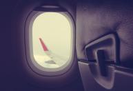 O pequeno furo na janela do avião tem uma função importante para a segurança dos passageiros
