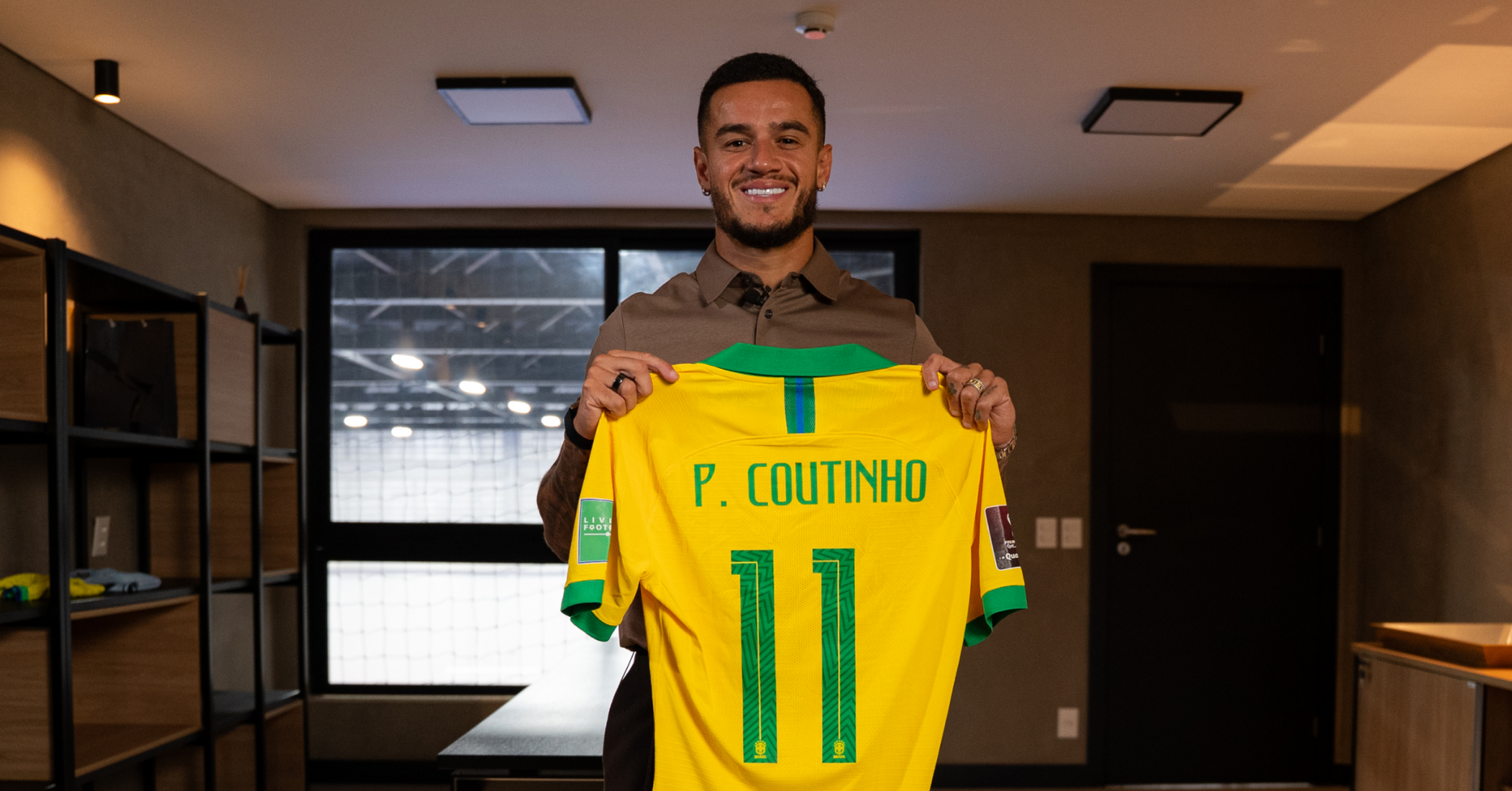 Vini Jr., Marcelo e mais: Coutinho leiloa coleção de camisas históricas