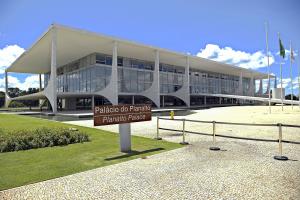 Entenda por que a posse dos governadores e do presidente muda de data em 2027