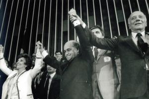 Justiça decide liberar documentos sigilosos da morte de Tancredo Neves aos filhos do ex-presidente
