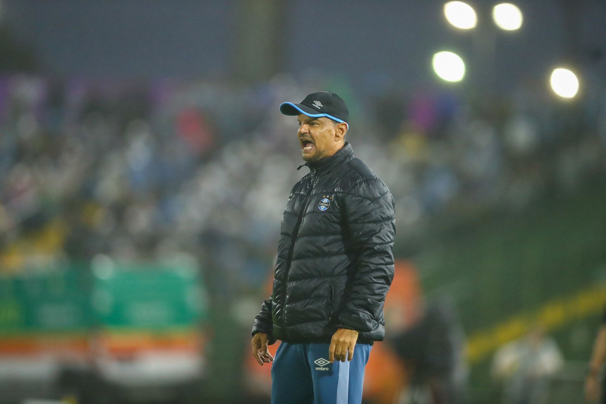 Auxiliar técnico do Grêmio, Alexandre Mendes é preso em Porto Alegre