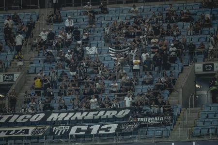 Torcida do Atlético na Arena do Grêmio