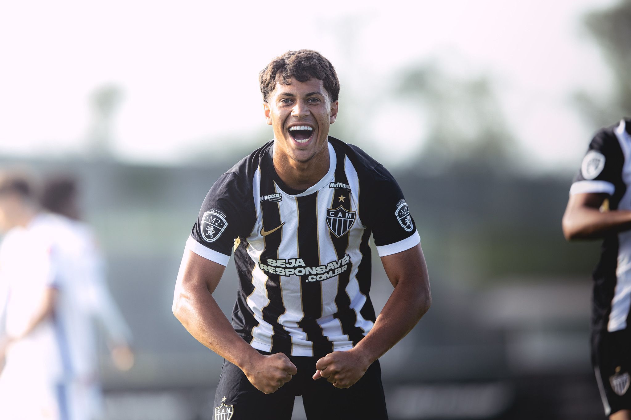 Filho de Hulk, Ian Ângelo assina primeiro contrato profissional com Atlético