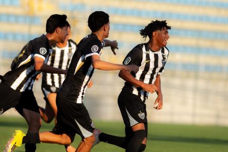 Pietro Gomes celebrando gol pelo Atlético