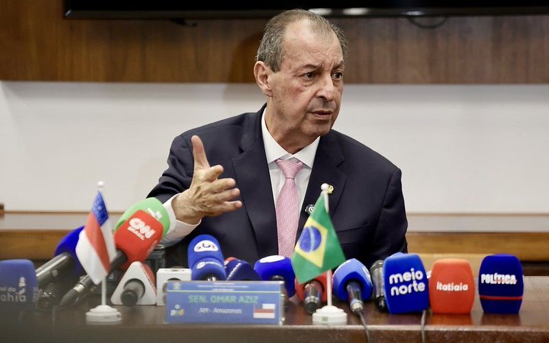 Eleição 2026: Omar Aziz vota em Manaus e lidera pesquisas para governador do AM