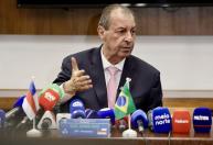 Eleição 2026: Omar Aziz vota em Manaus e lidera pesquisas para governador do AM