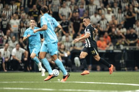 Santos e Atlético se enfrentam na Arena MRV
