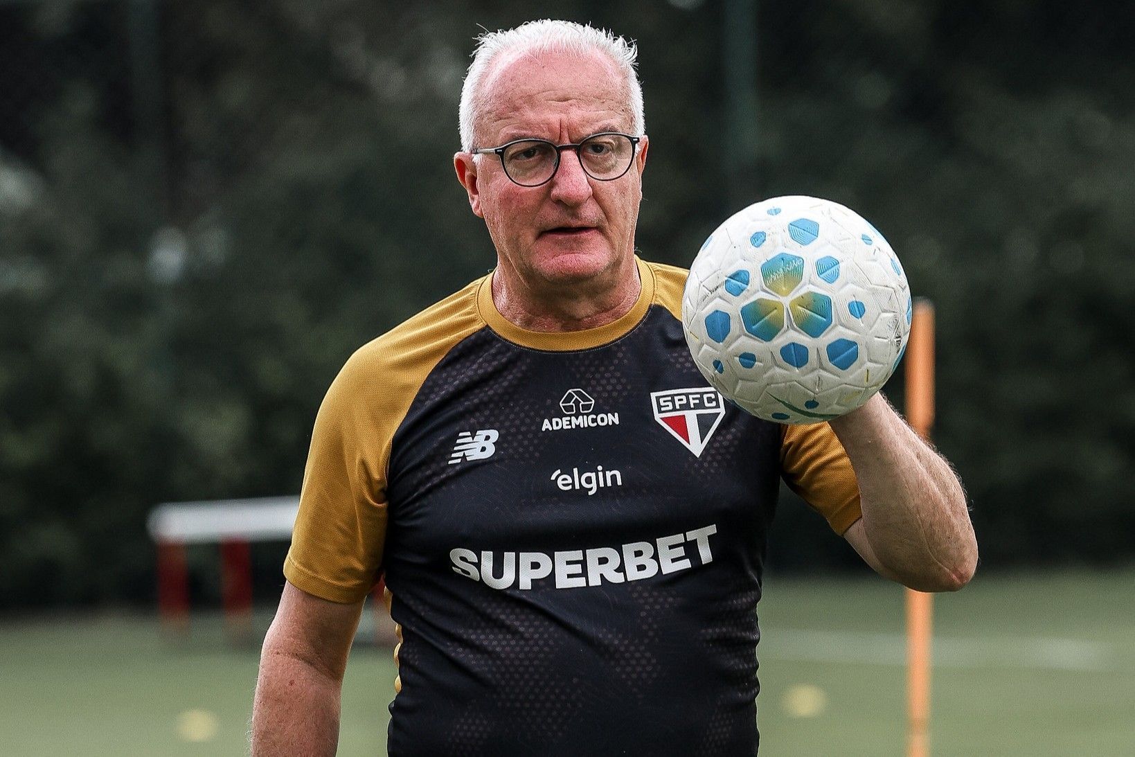Escalação do São Paulo: Dorival surpreende com substituto de Calleri contra o Santos