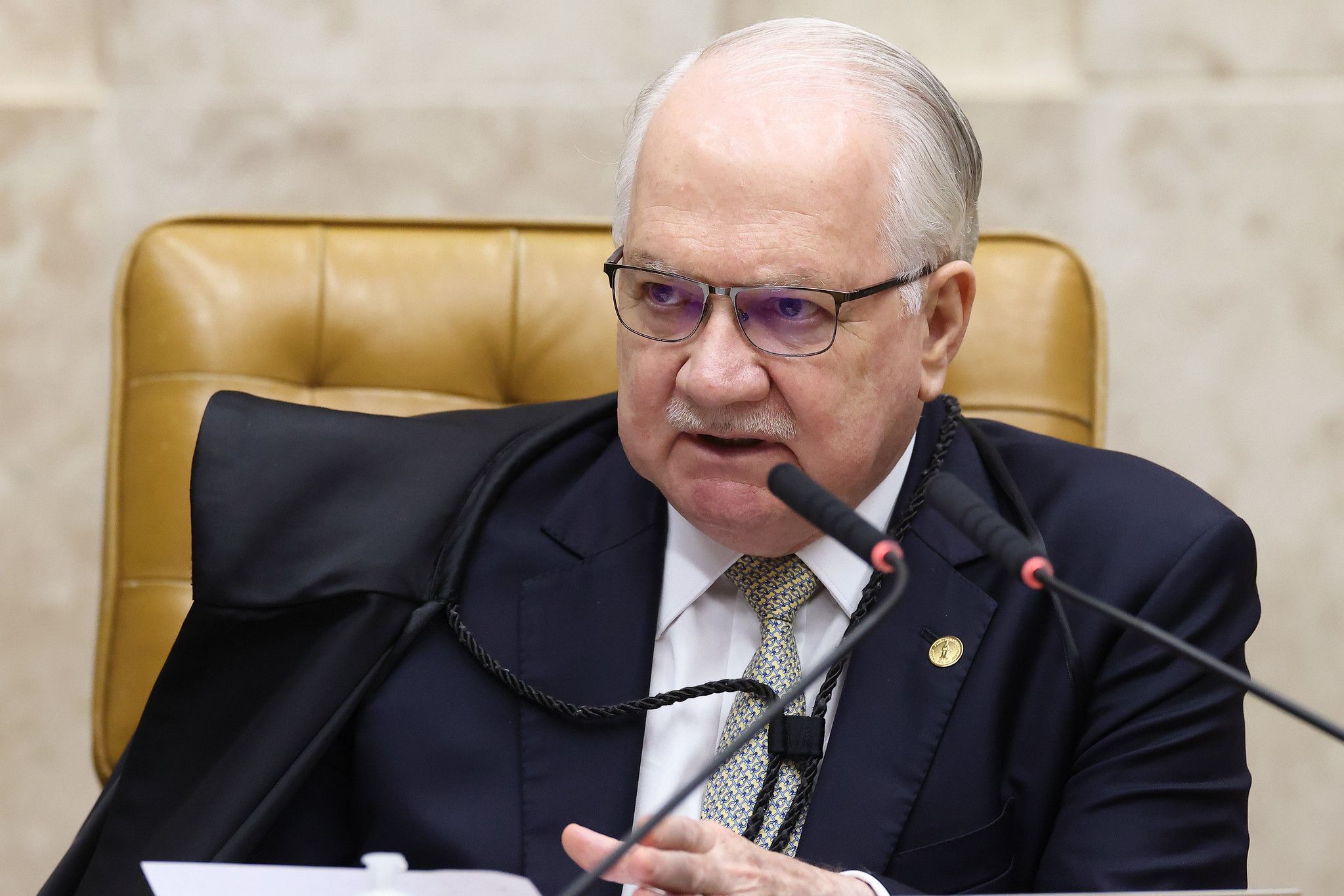 Fachin mantém Dino em processos que envolvem Flávio Bolsonaro e Lula