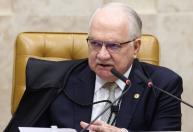 Fachin mantém Dino em processos que envolvem Flávio Bolsonaro e Lula