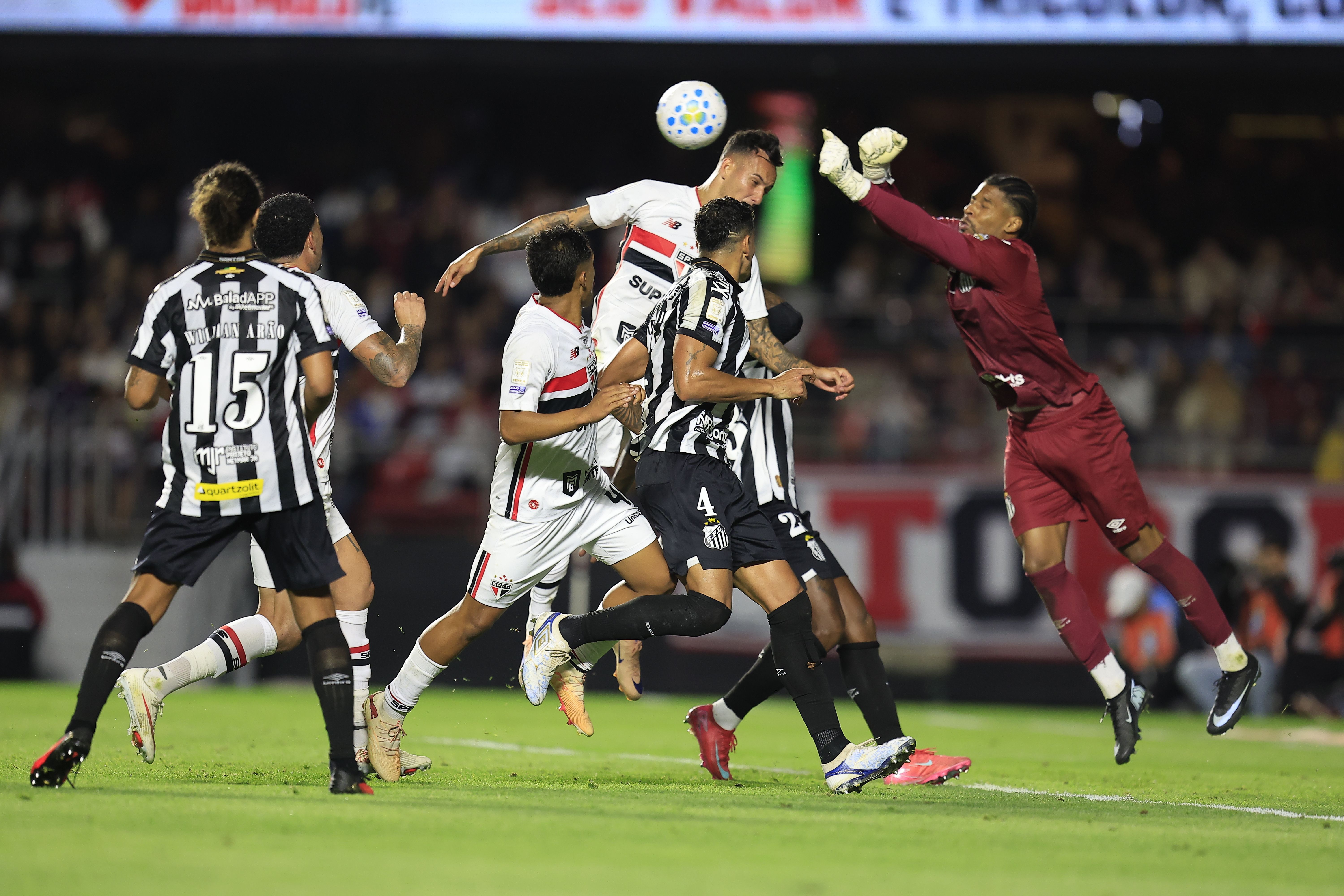 Diógenes, do Santos, comemora vitória e é direto sobre substituir Brazão