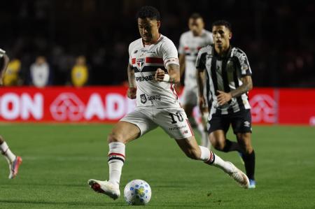 Luciano fez o gol do São Paulo no clássico contra o Santos