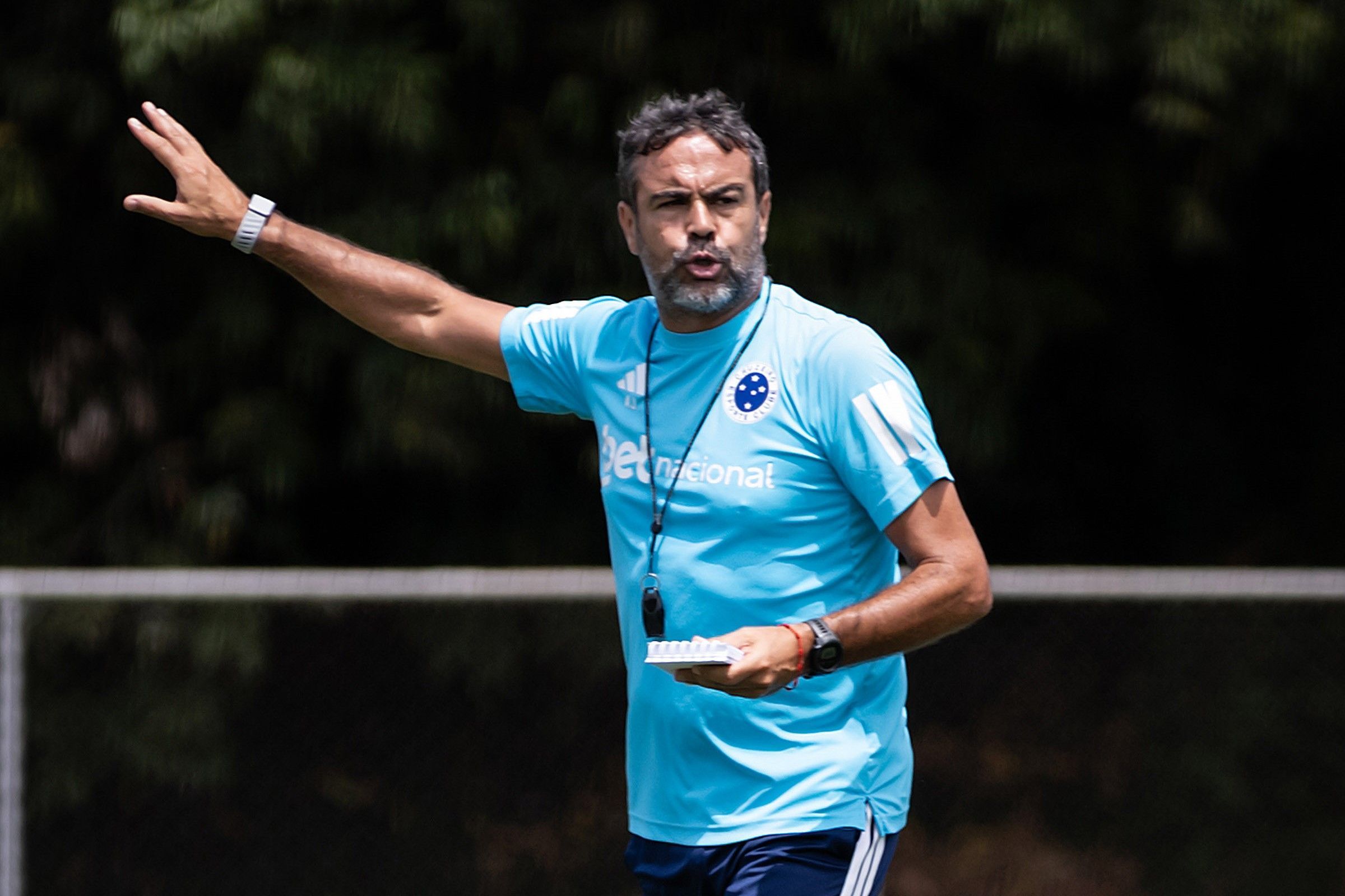 Cruzeiro: Artur Jorge projeta retomada do Brasileirão e assume compromisso com a torcida