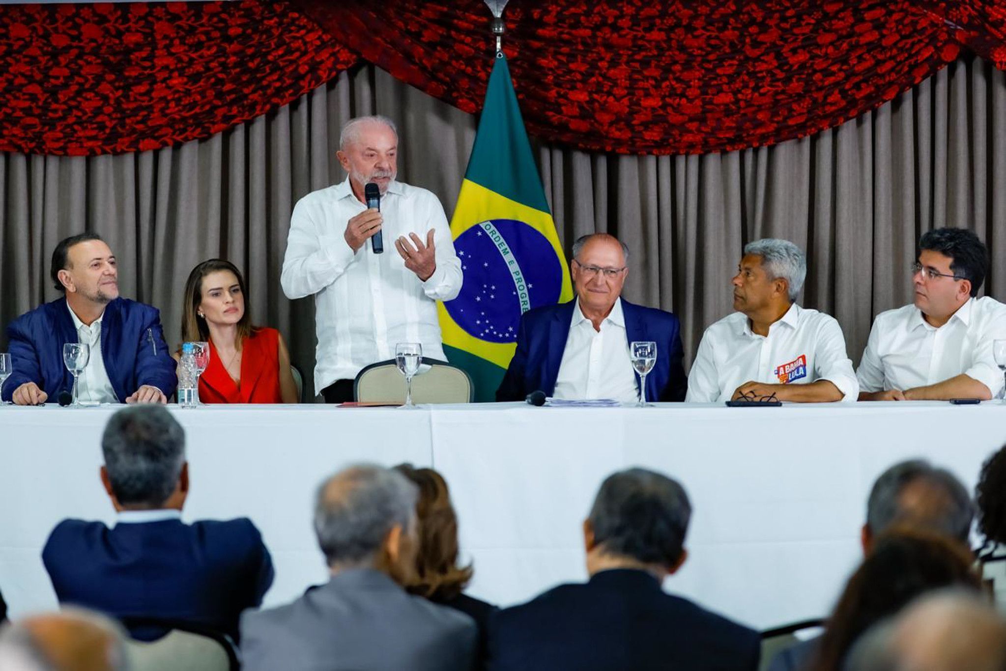 Lula eleva críticas ao STF e defende reforma do Judiciário a aliados
