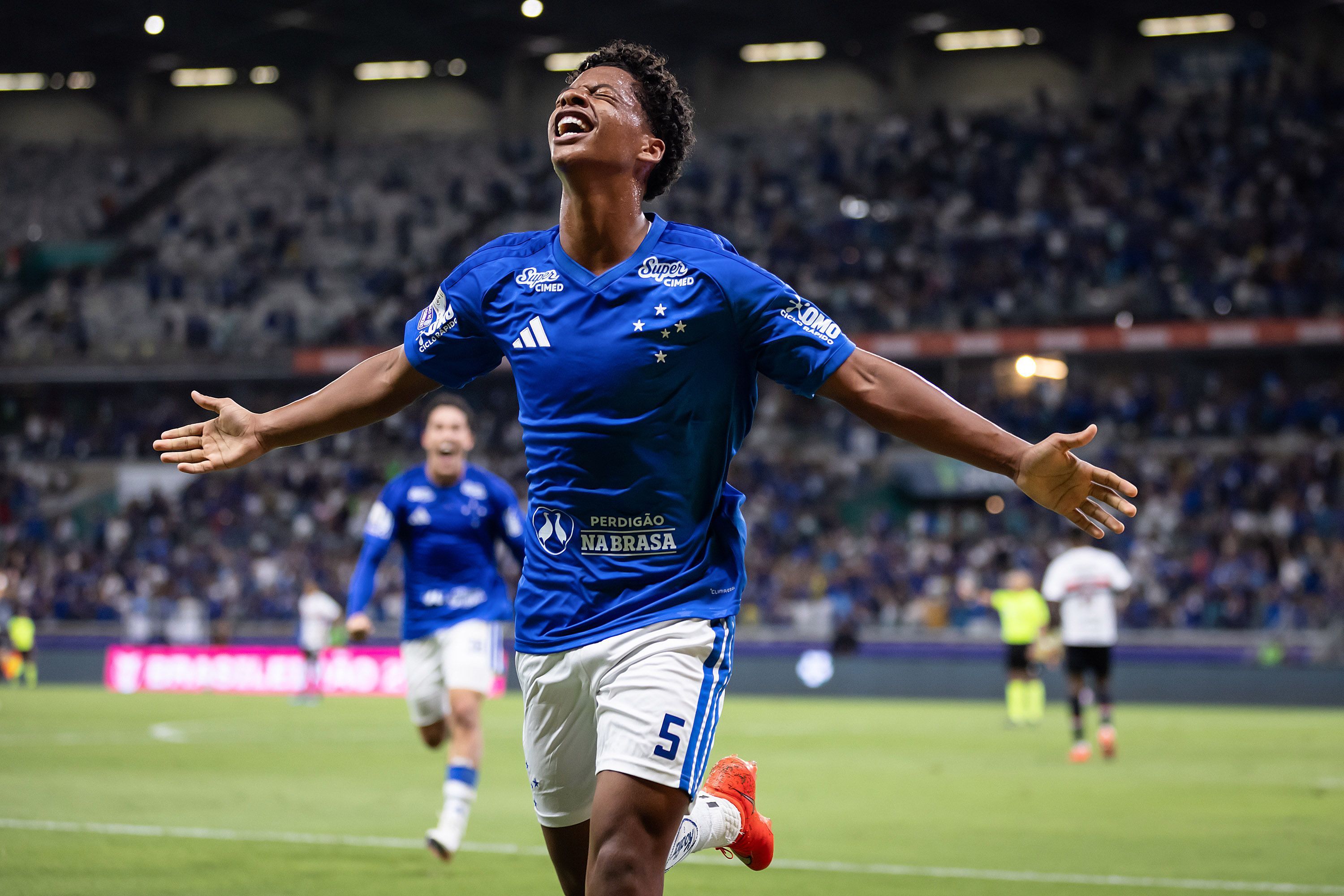 Volante do Cruzeiro, Zé Lucas marca primeiro gol da carreira