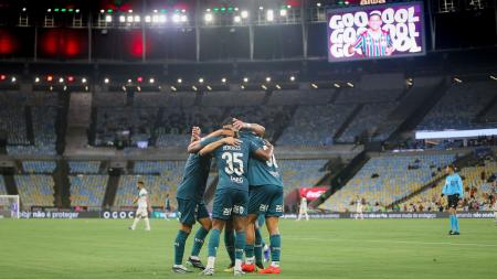 O Fluminense goleou o Coritiba por 4 a 0, no Maracanã
