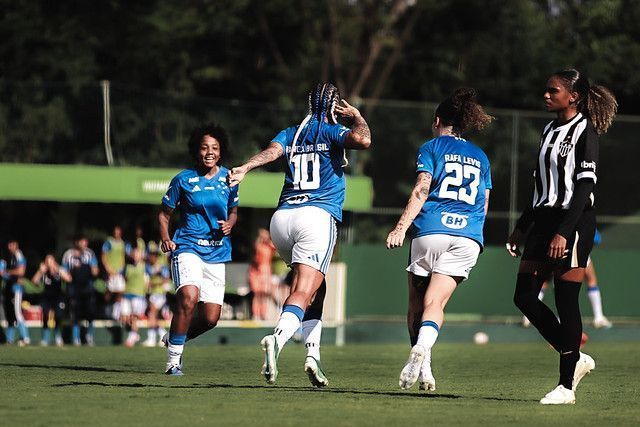 Em jogo de sete gols, Cruzeiro vence Atlético e garante liderança no Campeonato Mineiro Feminino