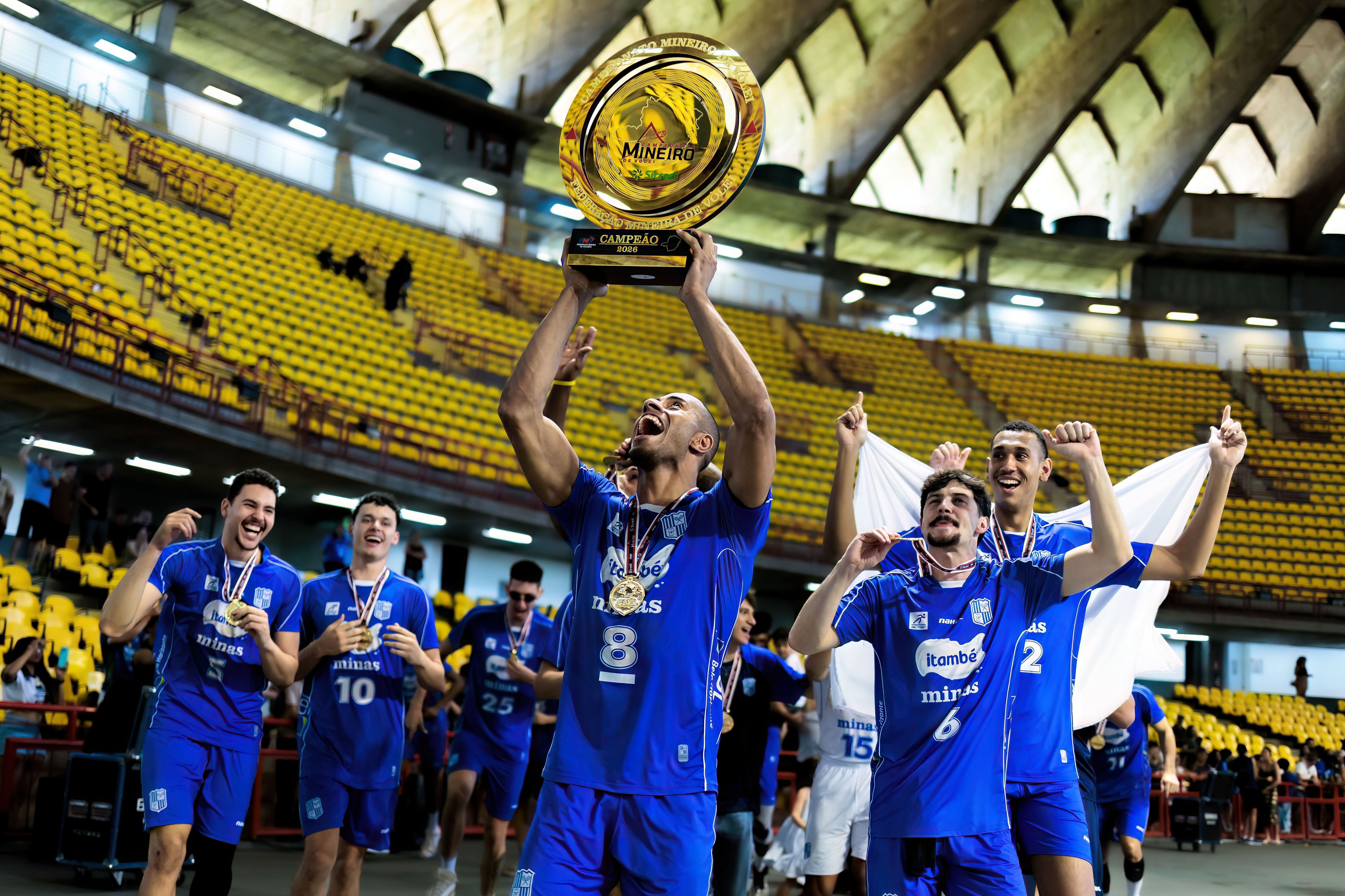 Lucarelli revela bastidores de volta ao Minas e abre o jogo sobre período fora do Brasil