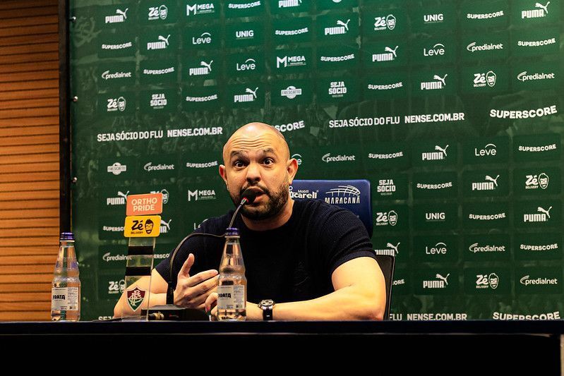 Presidente do Fluminense dispara contra arbitragem após derrota para o Flamengo: 'Foi um lixo'