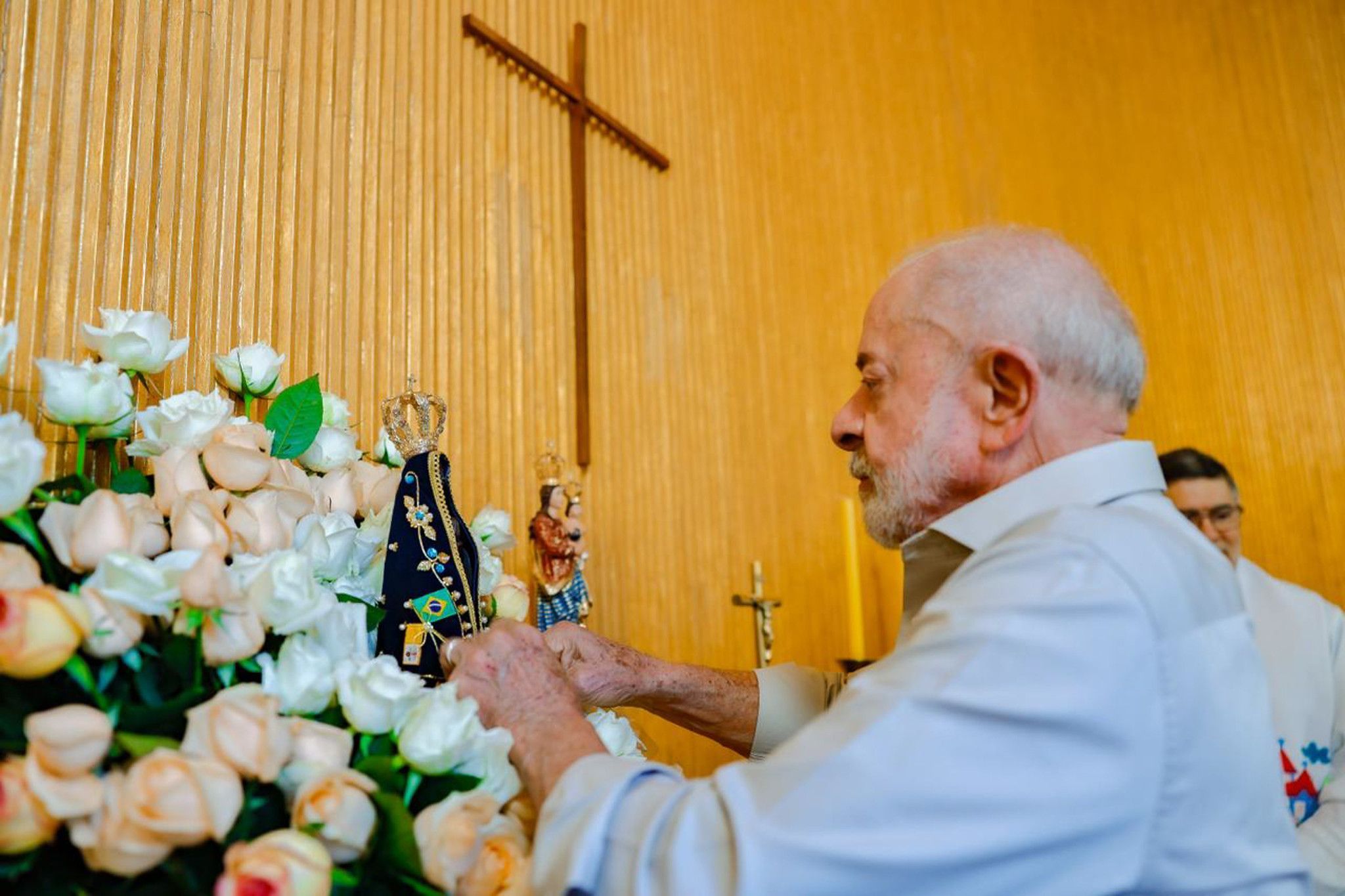 Lula participa de celebração de Nossa Senhora Aparecida em capela do Alvorada
