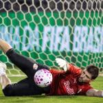 Tiago Volpi 'vira Neuer' e fecha o gol contra o Cruzeiro; veja número de defesas