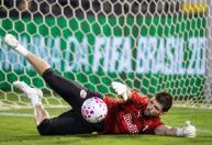 Tiago Volpi 'vira Neuer' e fecha o gol contra o Cruzeiro; veja número de defesas