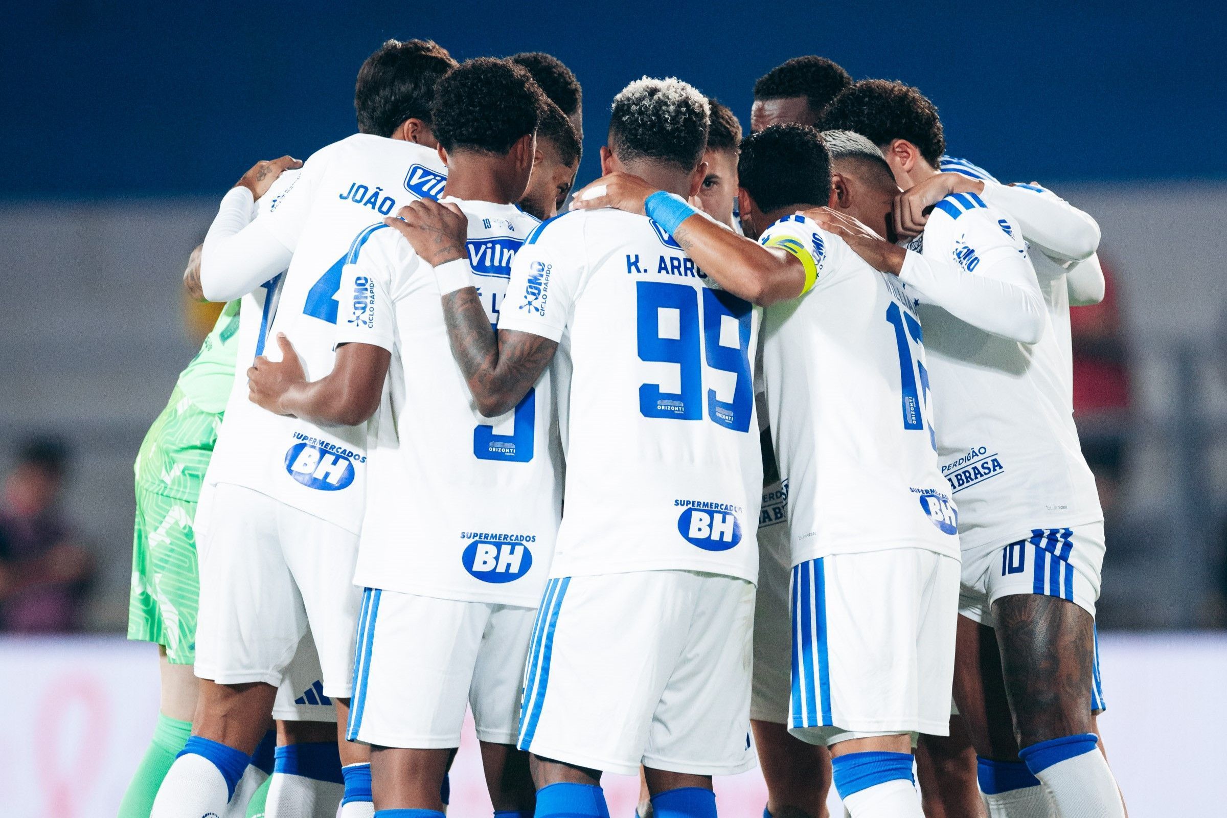 Artur Jorge admite fragilidade do Cruzeiro e reflete: 'Difícil arranjar uma explicação'