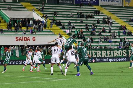 Chapecoense pode ter rebaixamento confirmado para a Série B do Campeonato Brasileiro na 33ª rodada da Série A