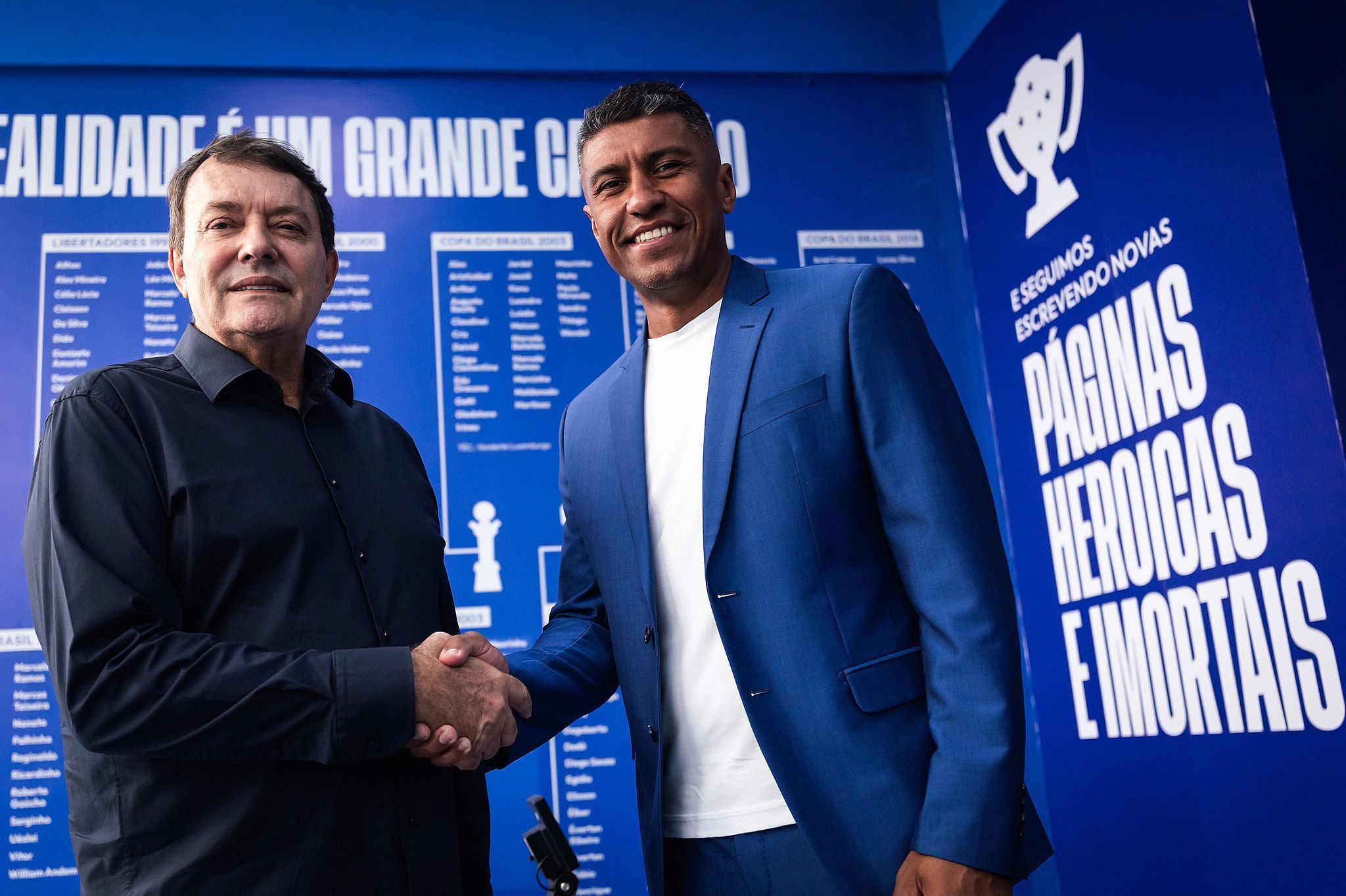 Paulinho é apresentado pelo Cruzeiro e revela expectativas para novo desafio