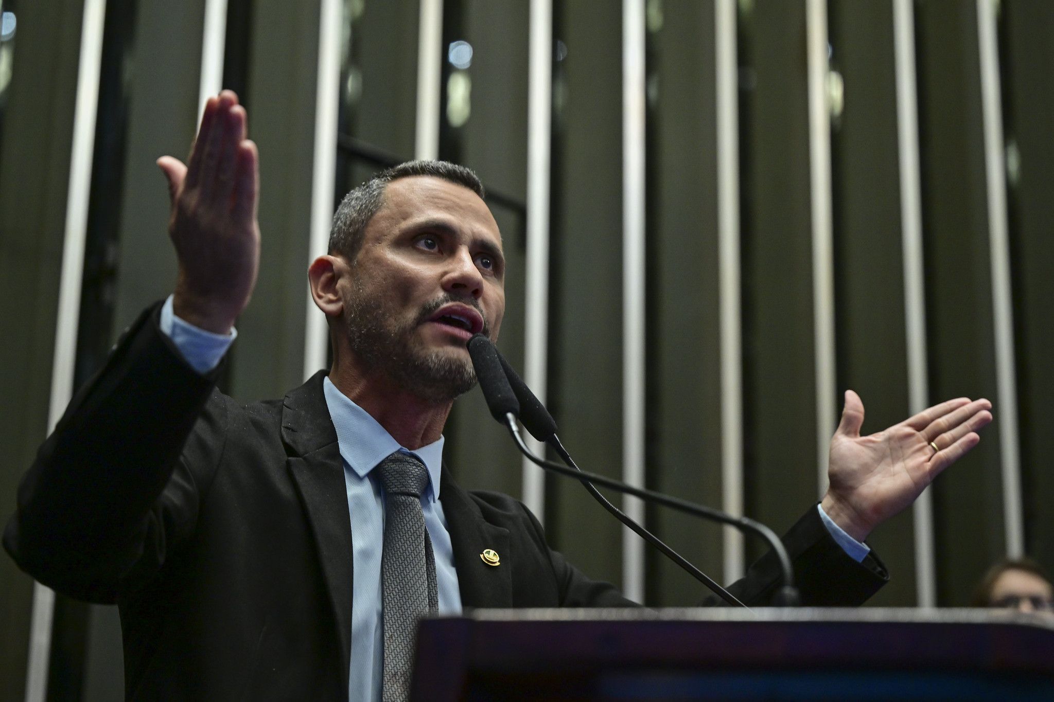 'Para ajudar o povo não tem hora', diz Cleitinho sobre avanço da 6x1 no segundo turno