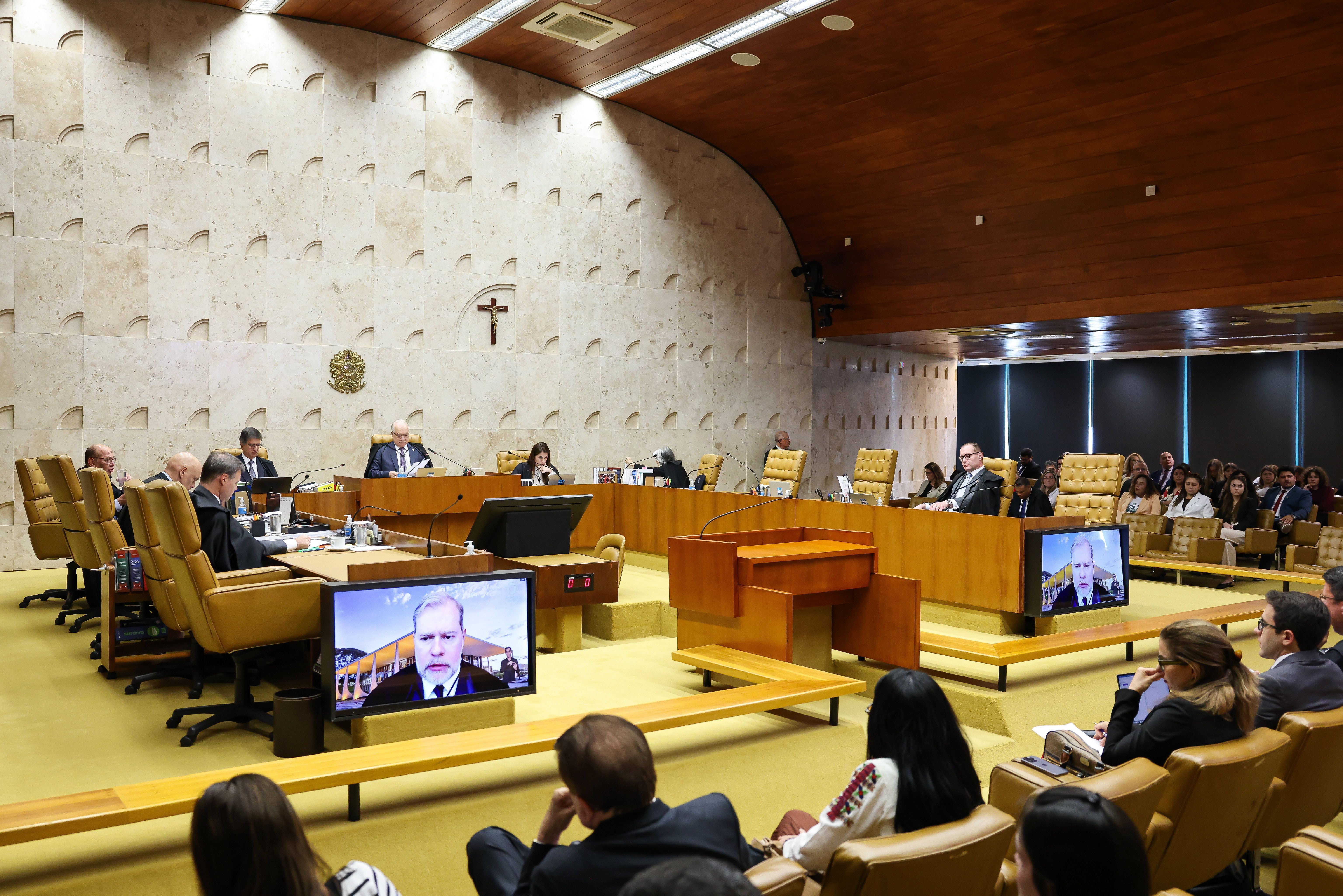 Em crise, STF completa um ano com apenas 10 ministros após Barroso deixar Corte