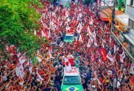 Em Juiz de Fora, Lula comemora fim da 6x1, acena a empresários e ataca abstenções no 2º turno
