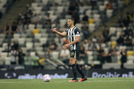 Vitor Hugo em ação pelo Atlético
