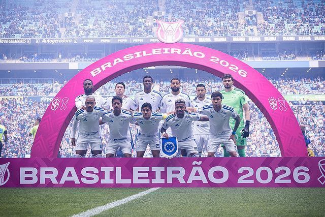 Titular do Cruzeiro questiona decisão da arbitragem em jogo contra o Grêmio