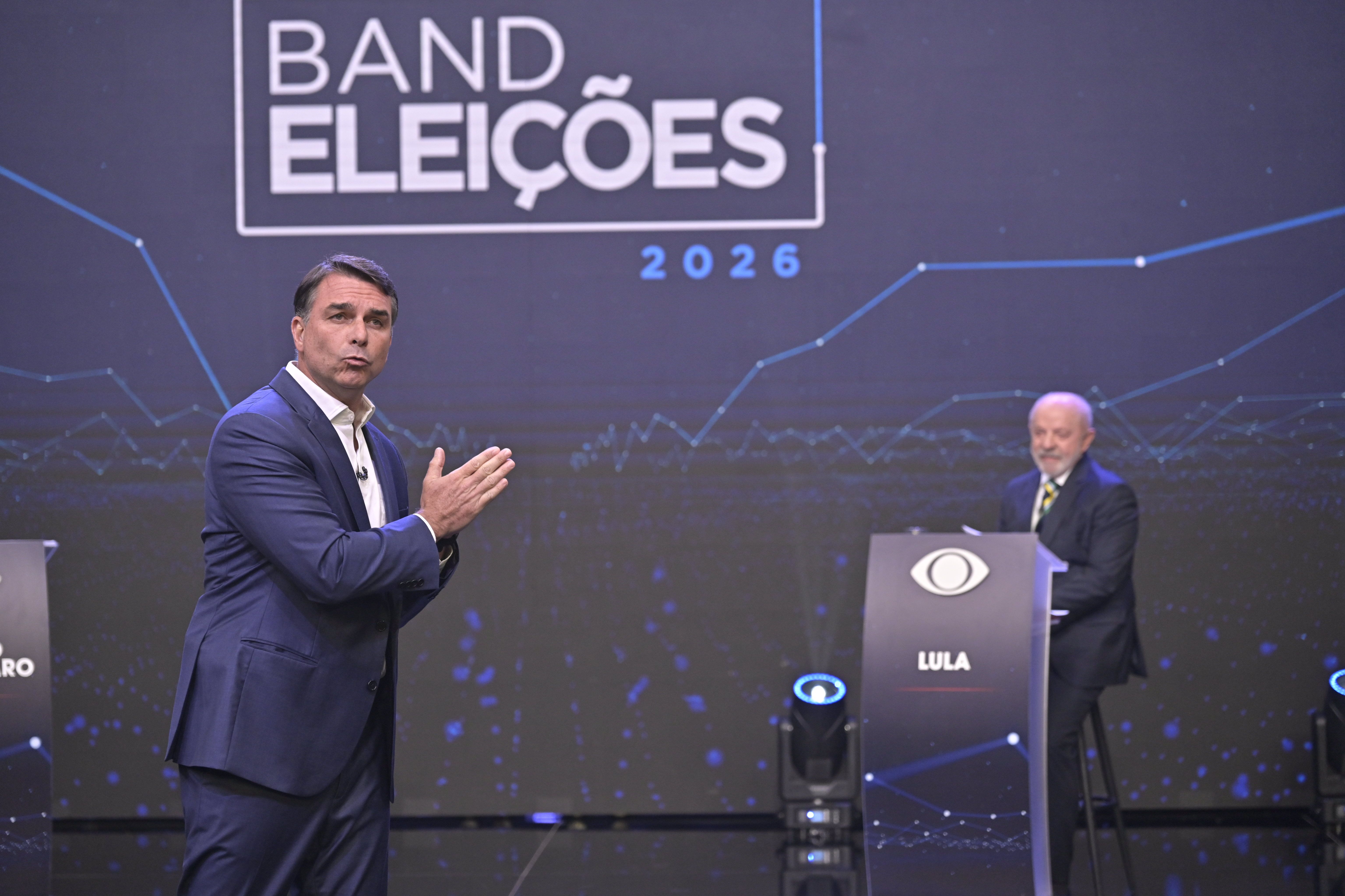 Atlas/Bloomberg: Flávio Bolsonaro tem 51,1% dos votos válidos; Lula, 48,9% no 2º turno