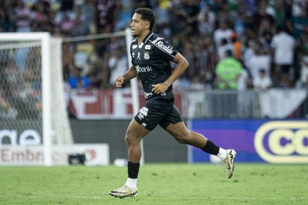 João Alencar atuou durante a vitória sobre o Fluminense