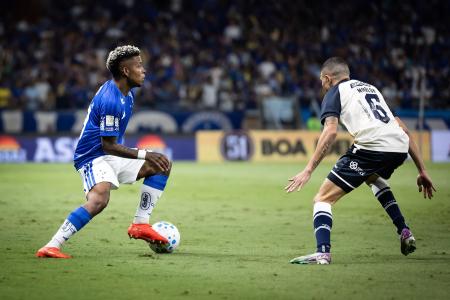 Arroyo em jogo contra o Grêmio