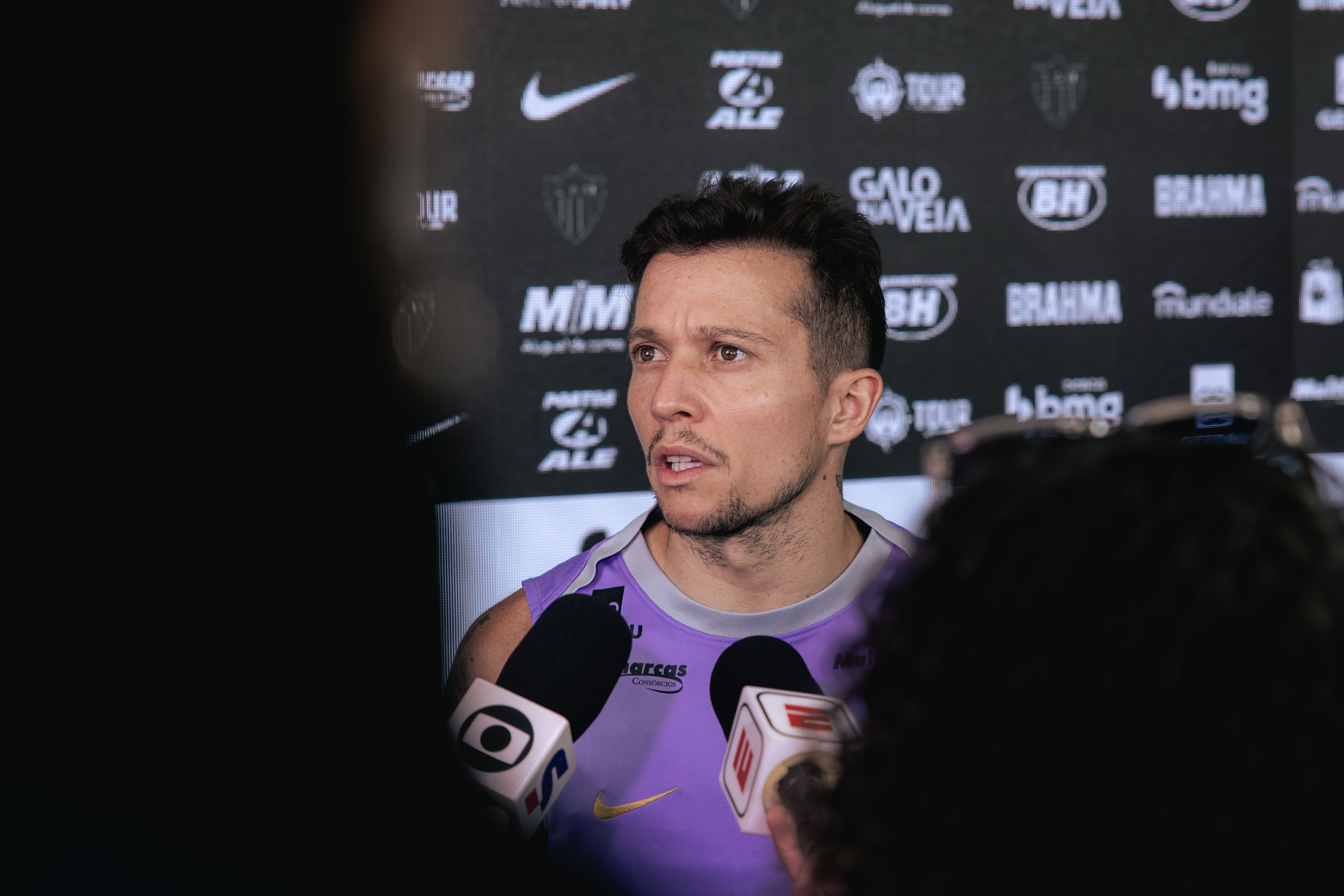 Bernard analisa jejum de vitórias fora de casa do Atlético: ‘Sequência pesadíssima’