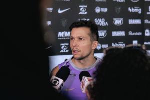 Atacante Bernard analisa jejum de vitórias fora de casa do Atlético: ‘Sequência pesadíssima’