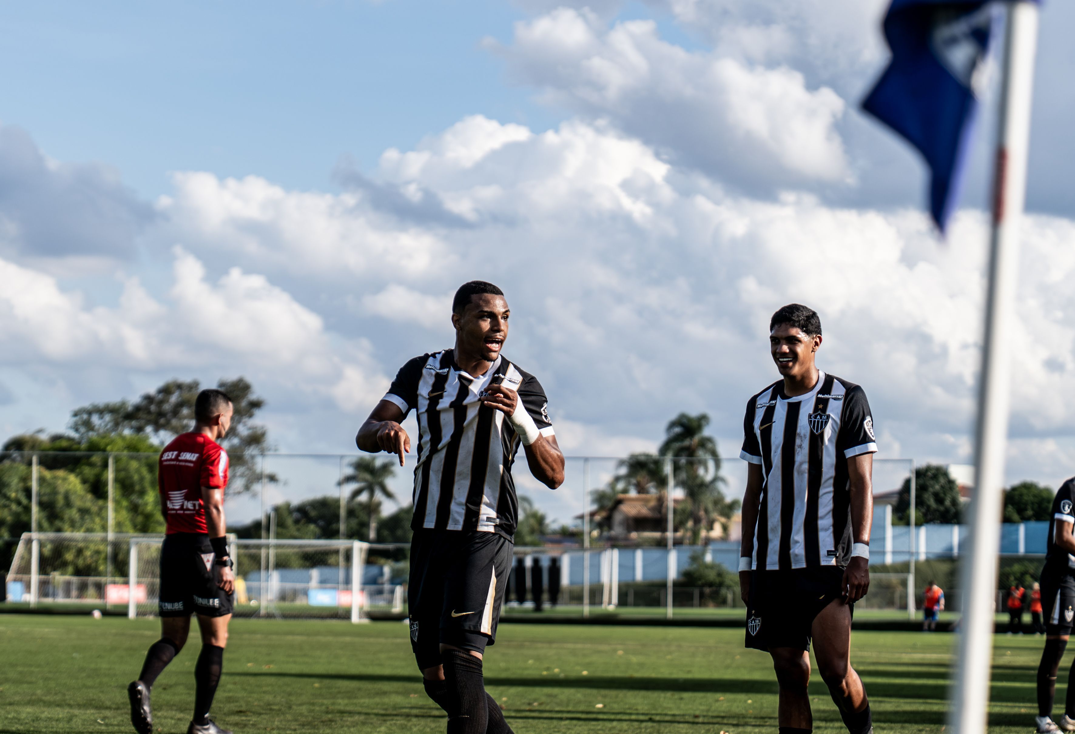 Cauã Soares decide, Atlético empata com Cruzeiro e conquista título do Mineiro Sub-20