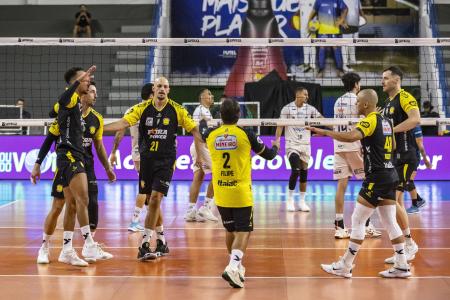 Praia Clube vence São José e estreia com vitória na Superliga Masculina