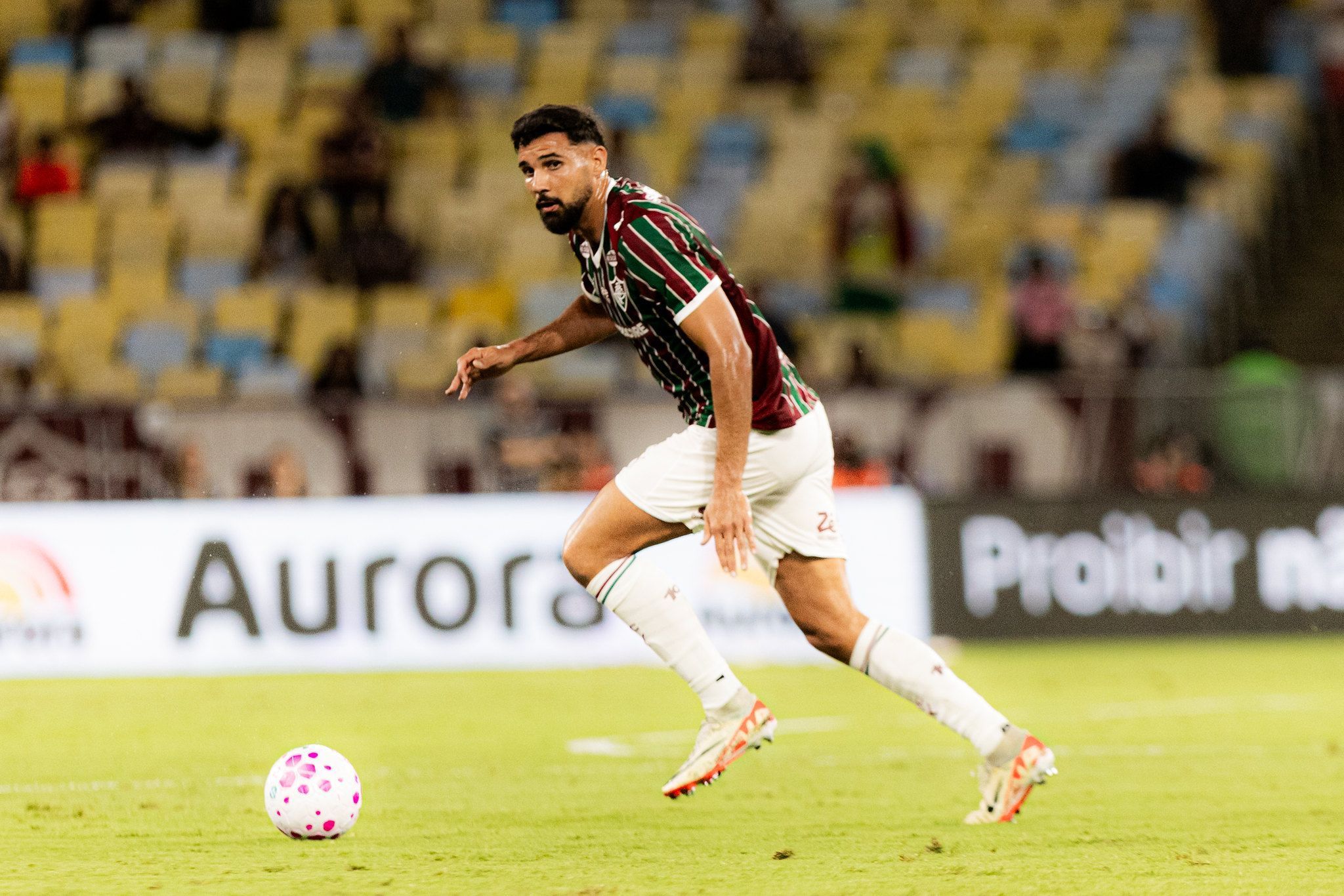 Fluminense perde zagueiro por suspensão para duelo contra o Vitória